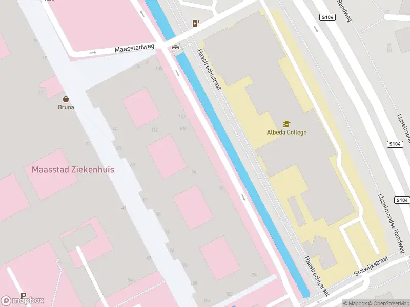 Ambulance met grote spoed naar de Haastrechtstraat in Rotterdam