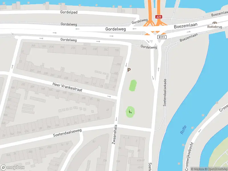 Ambulance met gepaste spoed naar de Soetendaalsestraat in Rotterdam