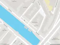 Brandweer met gepaste spoed naar de Muntkade in Utrecht