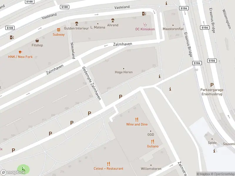 Ambulance met grote spoed naar de Gedempte Zalmhaven in Rotterdam