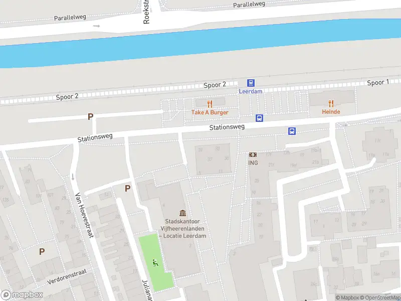Ambulance met grote spoed naar de Stationsweg in Leerdam