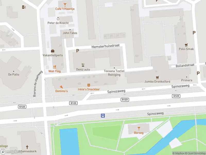 Ambulance met grote spoed naar de Spinozaweg in Rotterdam