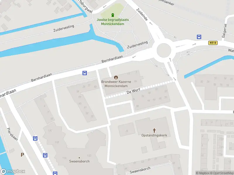 Ambulance met grote spoed naar de De Werf in Monnickendam