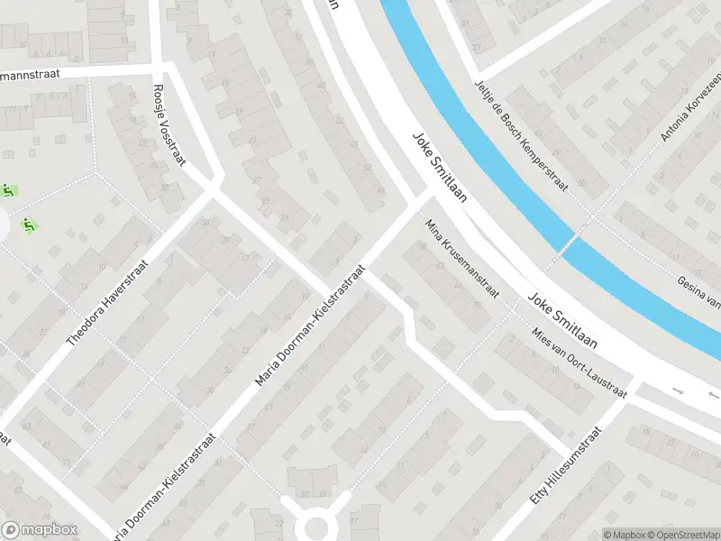 Ambulance met grote spoed naar de Maria Doorman-Kielstrastraat in Spijkenisse