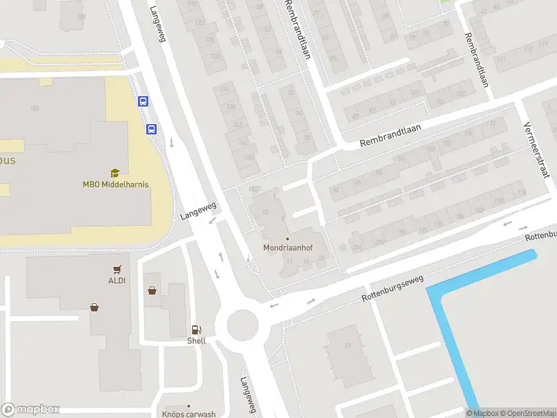 Ambulance met grote spoed naar de Mondriaanhof in Middelharnis