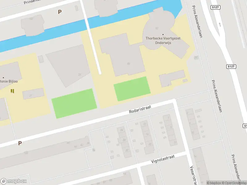 Ambulance met grote spoed naar de Rodaristraat in Rotterdam