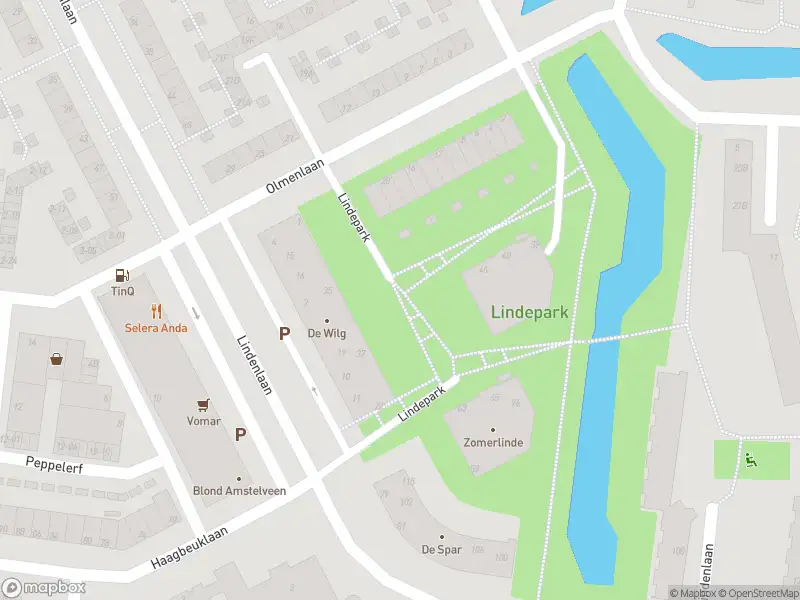 Ambulance met grote spoed naar de Lindepark in Amstelveen