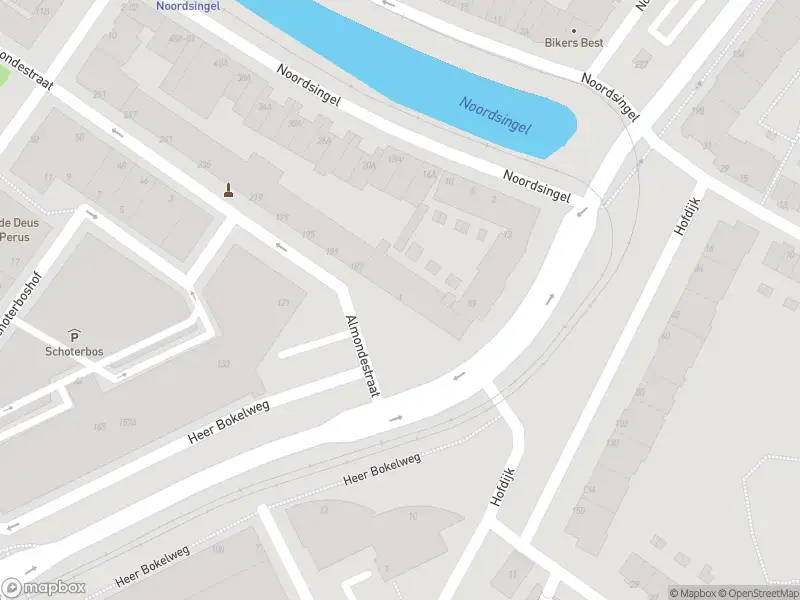 Ambulance met grote spoed naar de Almondestraat in Rotterdam