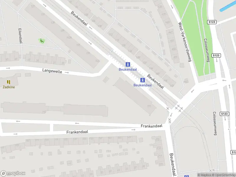 Ambulance met grote spoed naar de Beukendaal in Rotterdam