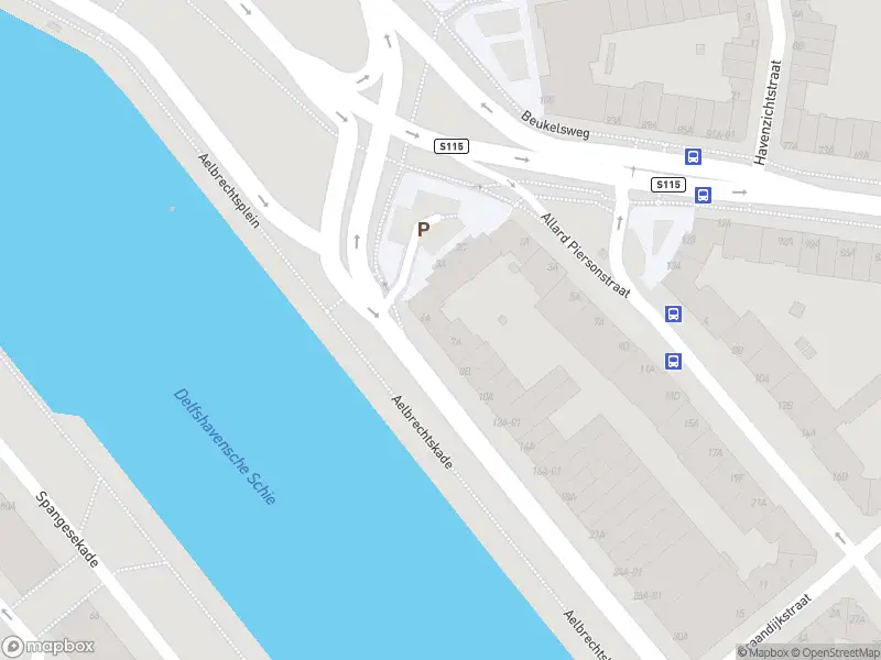 Ambulance met gepaste spoed naar de Aelbrechtskade in Rotterdam