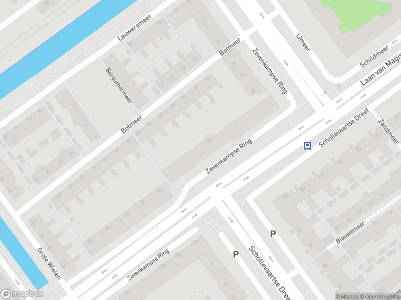 Ambulance met gepaste spoed naar de Zevenkampse Ring in Rotterdam