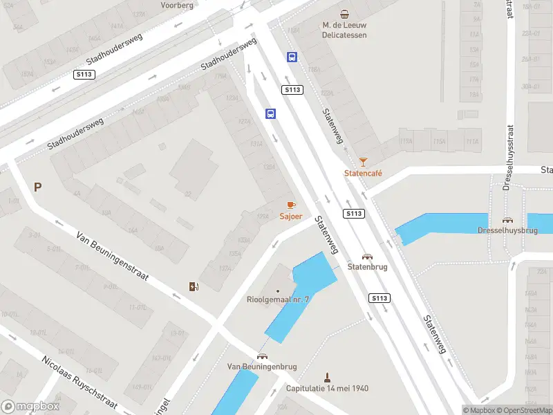 Ambulance met grote spoed naar de Statensingel in Rotterdam