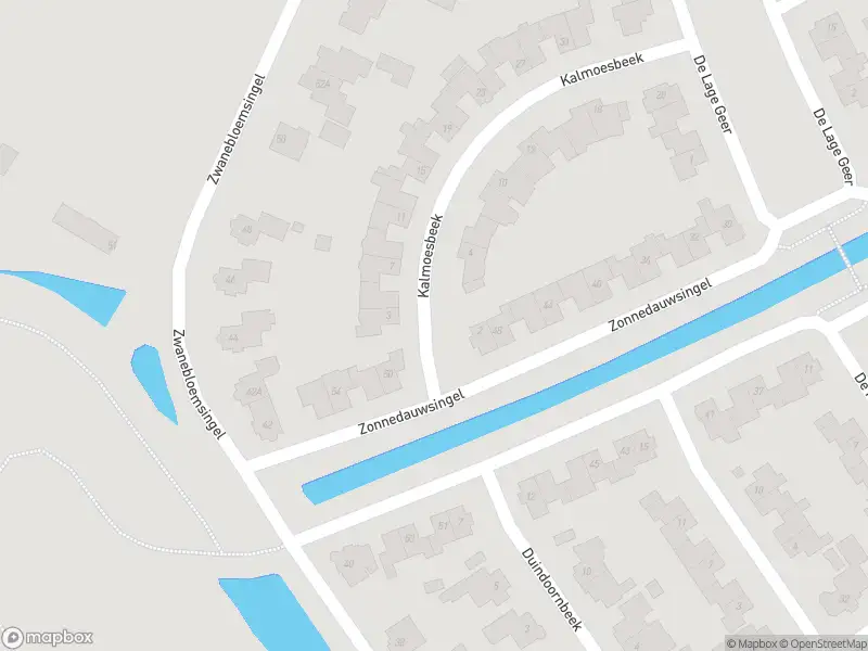 Brandweer met grote spoed naar de Kalmoesbeek in Helmond vanwege afhijsen patient