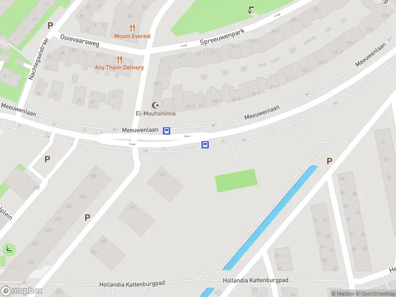 Ambulance met grote spoed naar de IJplein in Amsterdam