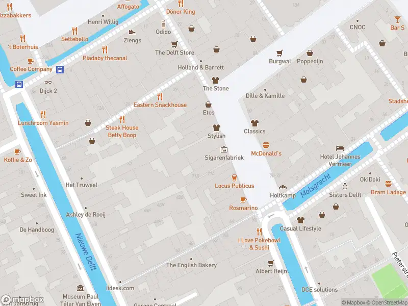 Politie met grote spoed naar de Koornmarkt in Delft vanwege steekincident