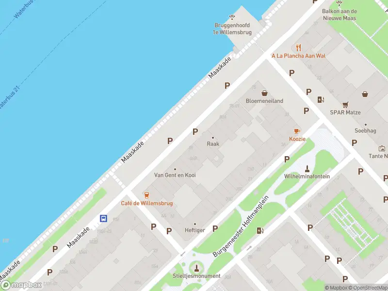 Ambulance met gepaste spoed naar de Maaskade in Rotterdam