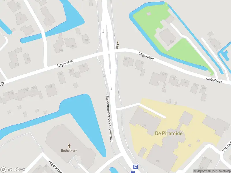 Ambulance met gepaste spoed naar de Lagendijk in Ridderkerk