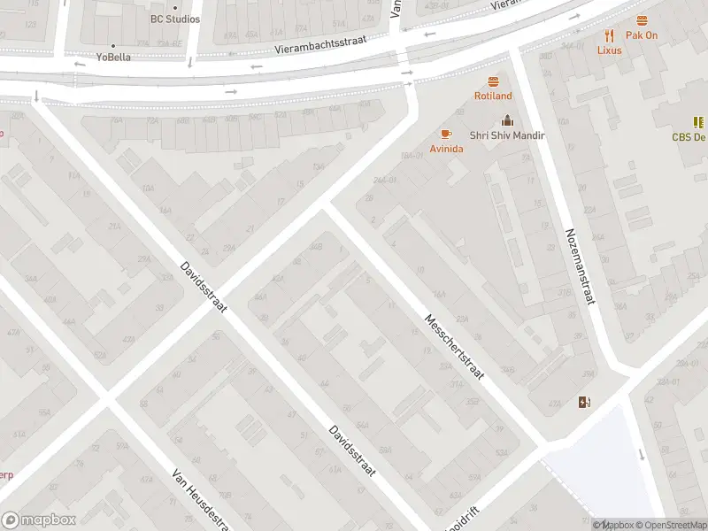 Ambulance met grote spoed naar de Messchertstraat in Rotterdam