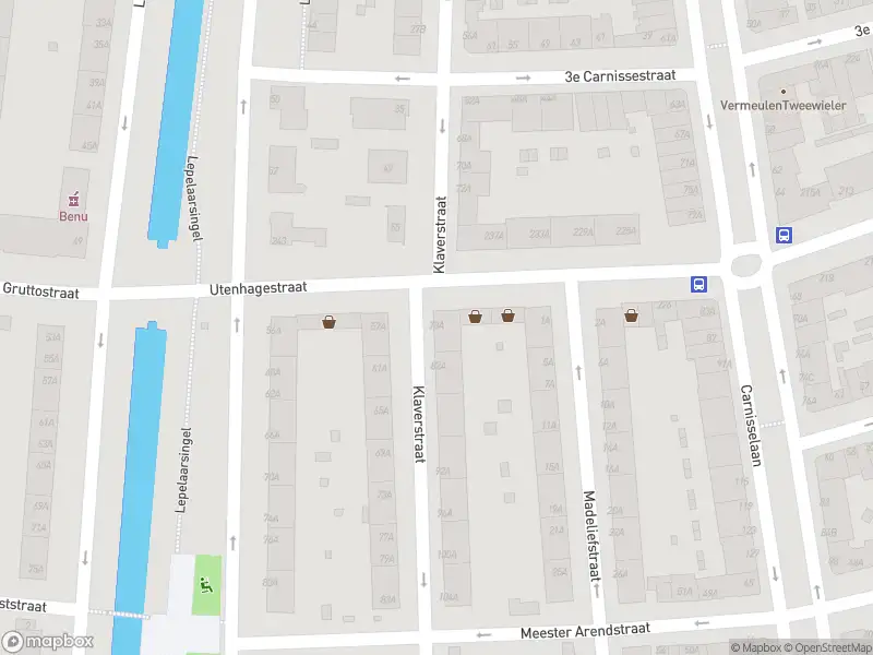 Ambulance met grote spoed naar de Klaverstraat in Rotterdam