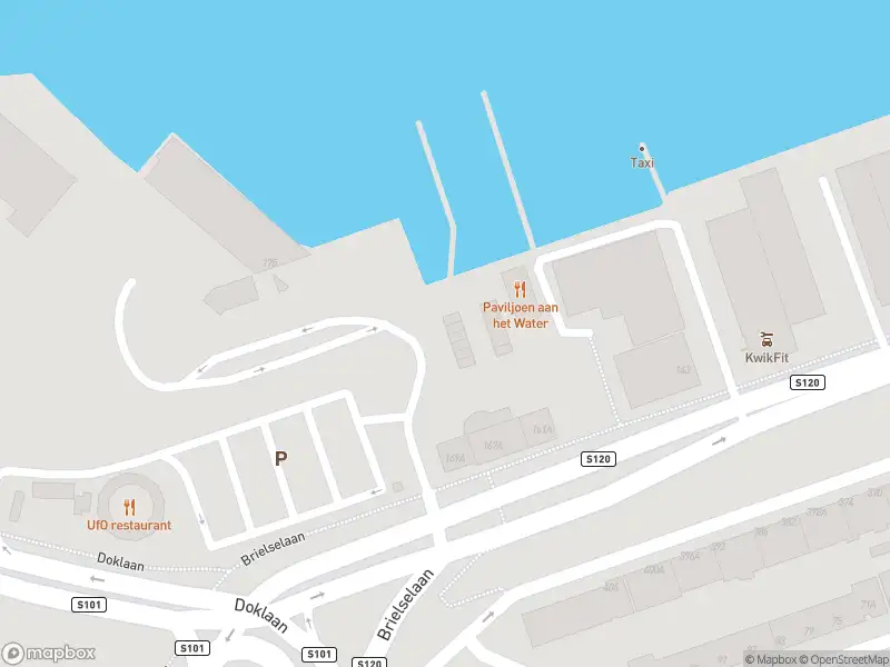 Ambulance met gepaste spoed naar de Brielselaan in Rotterdam