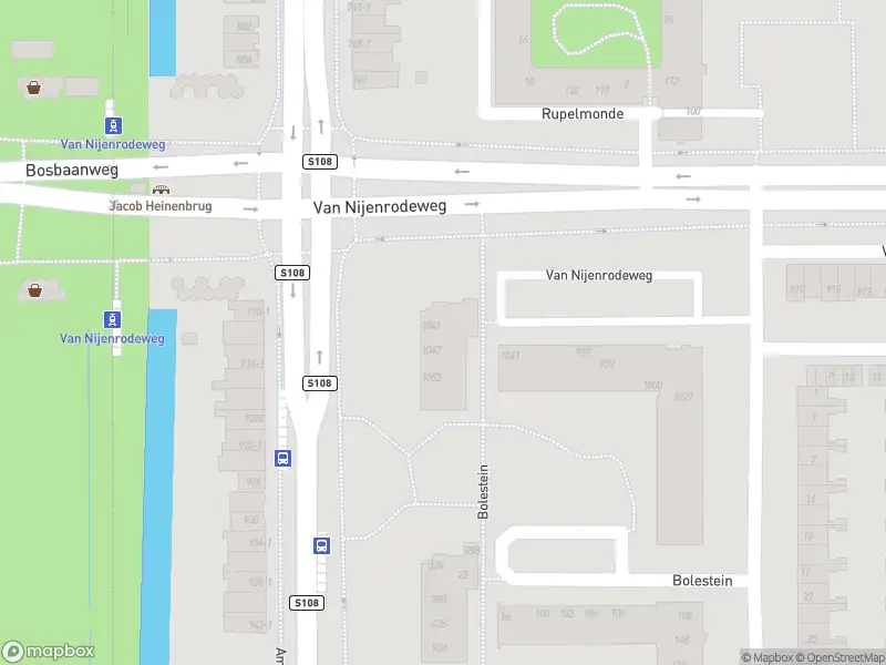 Ambulance met gepaste spoed naar de Van Nijenrodeweg in Amsterdam