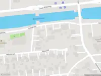 Ambulance en brandweer met grote spoed naar de Kanaalweg in Scheemda vanwege waarnemen gaslucht