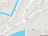 Ambulance met grote spoed naar de Baanhoek in Sliedrecht