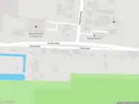 Ambulance met gepaste spoed naar de Sportcomplex Schenkeldijk in Dordrecht