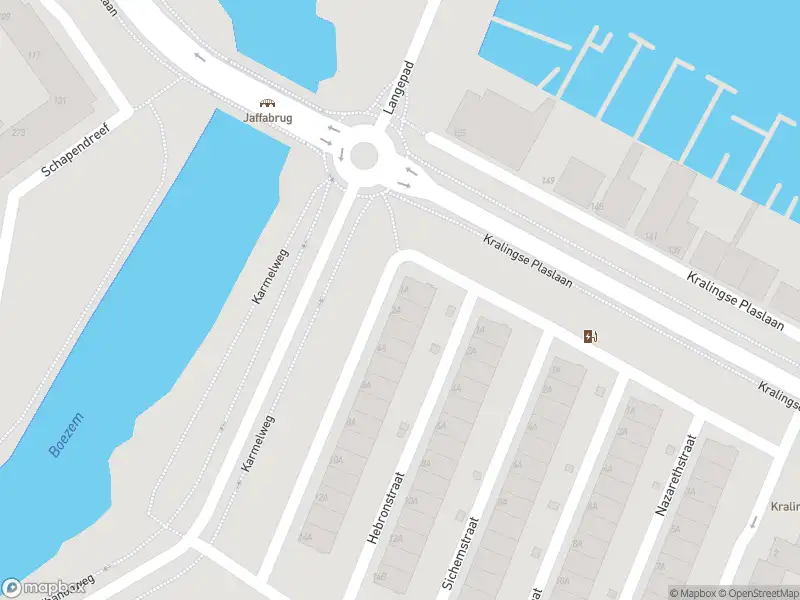 Ambulance met grote spoed naar de Karmelweg in Rotterdam