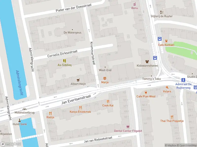 Ambulance met grote spoed naar de Krommertstraat in Amsterdam