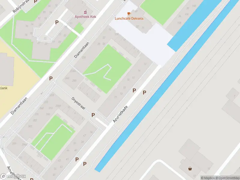 Ambulance met grote spoed naar de Azurietkade in Leiden