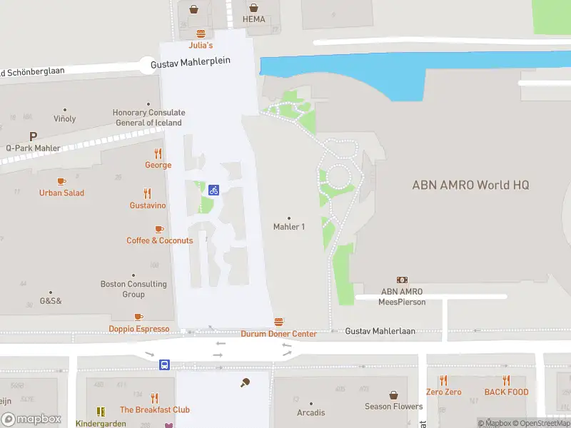 Ambulance met grote spoed naar de Gustav Mahlerlaan in Amsterdam