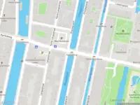 Ambulance met gepaste spoed naar de Oosterkerkstraat in Leiden