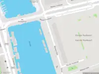 Ambulance met grote spoed naar de Weesperzijde in Amsterdam