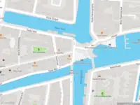 Ambulance met gepaste spoed naar de Oost Havenstraat in Leiden