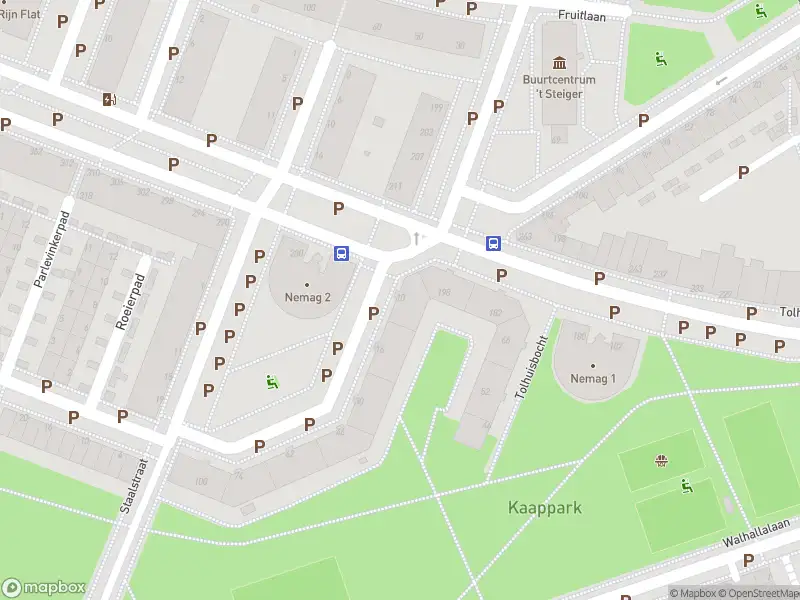Ambulance met grote spoed naar de Katendrechtsehof in Rotterdam