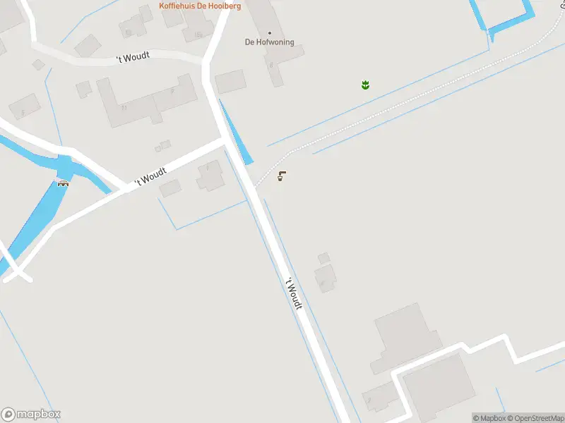 Ambulance met grote spoed naar de 't Woudt in Schipluiden