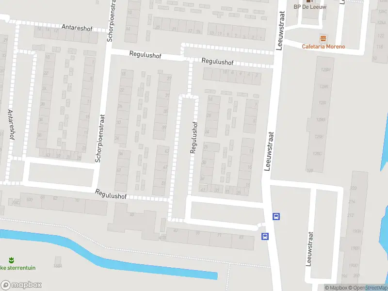 Ambulance met grote spoed naar de Regulushof in Dordrecht
