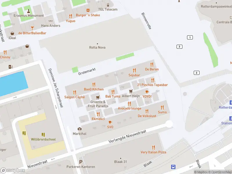 Ambulance met grote spoed naar de Grotemarkt in Rotterdam