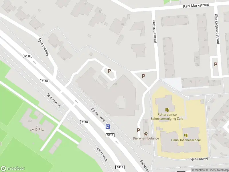Ambulance met grote spoed naar de Spinozaweg in Rotterdam
