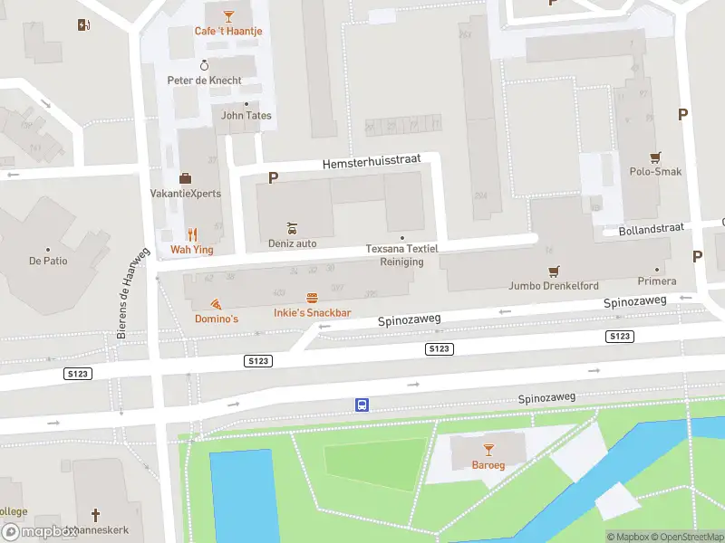Ambulance met grote spoed naar de Spinozaweg in Rotterdam