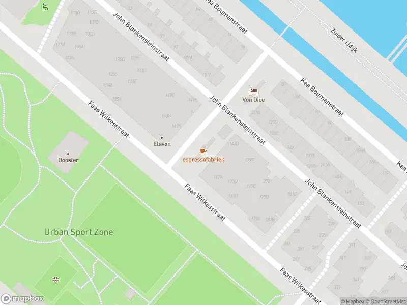 Ambulance met gepaste spoed naar de Roepie Kruizestraat in Amsterdam