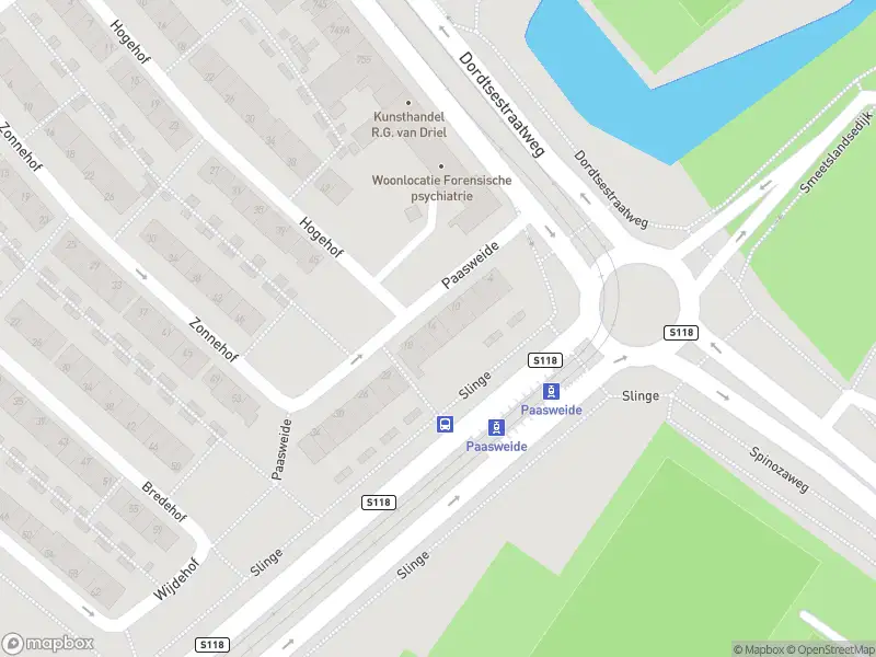 Ambulance met grote spoed naar de Paasweide in Rotterdam