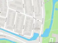 Brandweer met grote spoed naar de Iepenlaan in Schiedam vanwege afhijsen patient