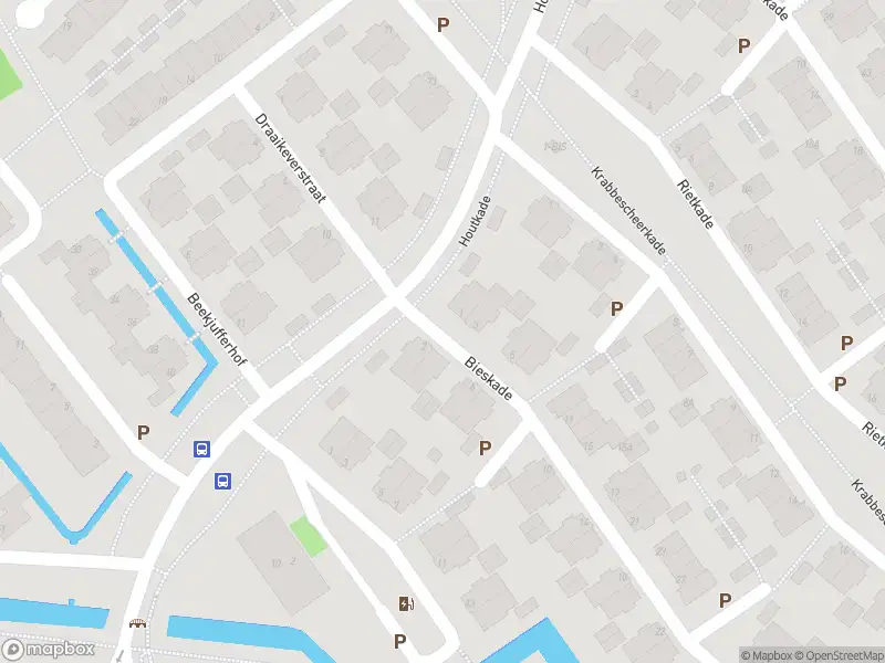 Ambulance met grote spoed naar de Bieskade in 's-Gravenhage