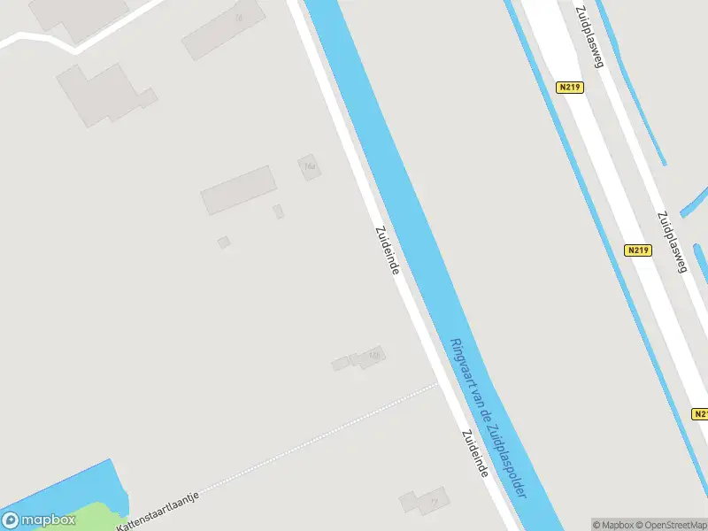 Ambulance met grote spoed naar de Zuideinde in Zevenhuizen