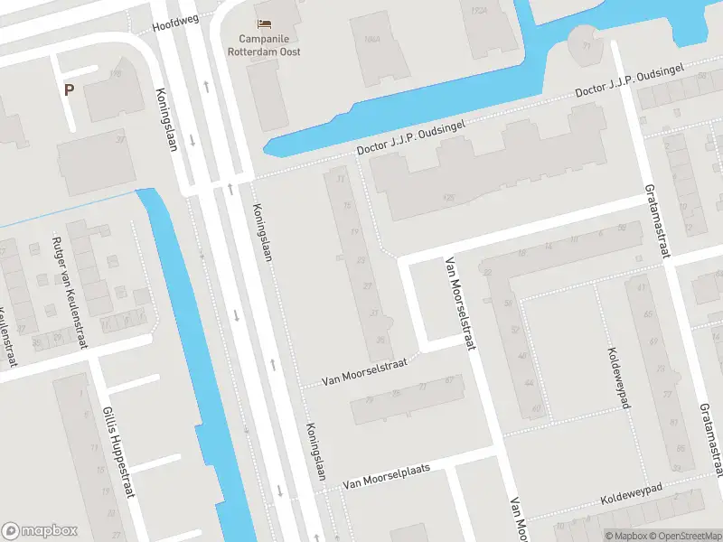 Ambulance met grote spoed naar de Van Moorselstraat in Rotterdam