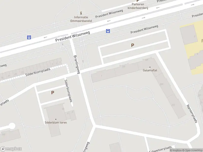 Ambulance met gepaste spoed naar de Nansenplaats in Rotterdam