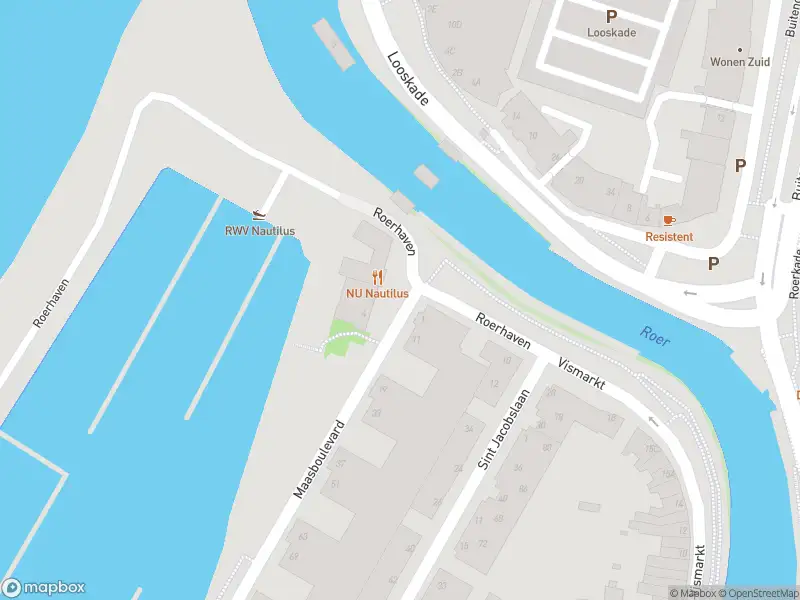 Ambulance met grote spoed naar de Maasboulevard in Roermond