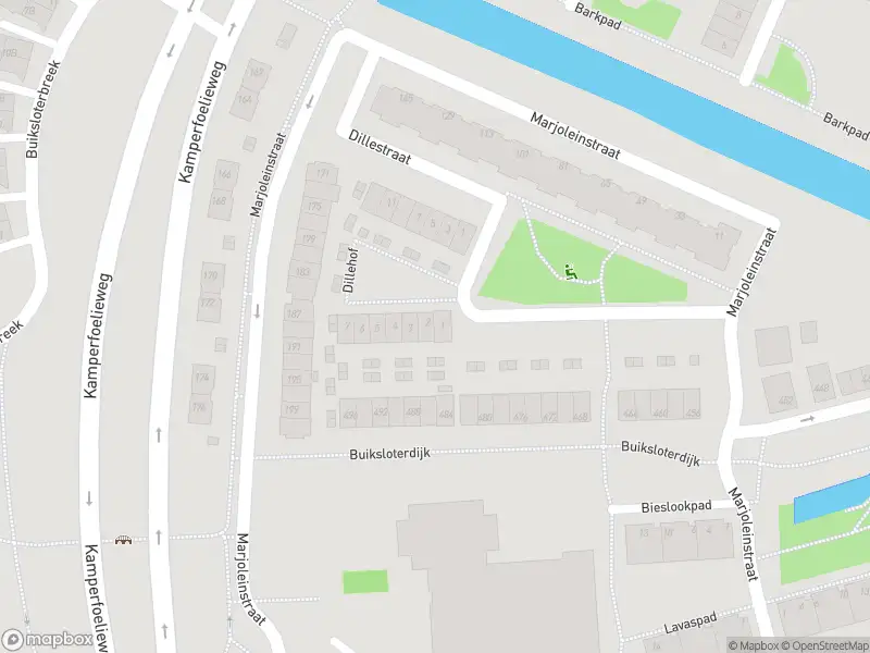 Ambulance met grote spoed naar de Dillehof in Amsterdam